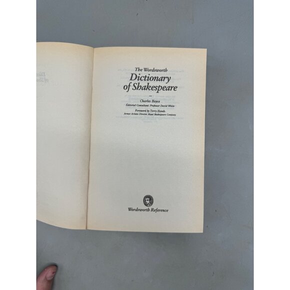 Dictionary of Shakespeare book paperback 1996 english Wordsworth 742 pgs READ - Picture 4 of 5